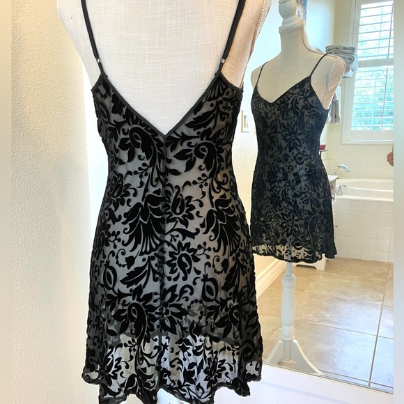 Y2K Black silk velvet burnout chemise, Victoria’s Secret size M - Picture 2 of 14